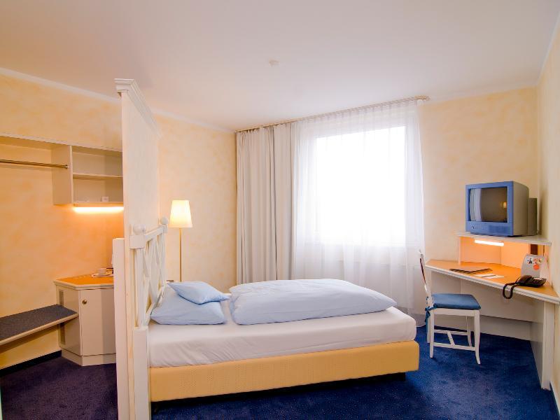 ดอร์เมโร โฮเทล ฮันโนเฟอร์-ลังเงนฮาเกินแอร์พอร์ต Hotel Langenhagen  ภายนอก รูปภาพ