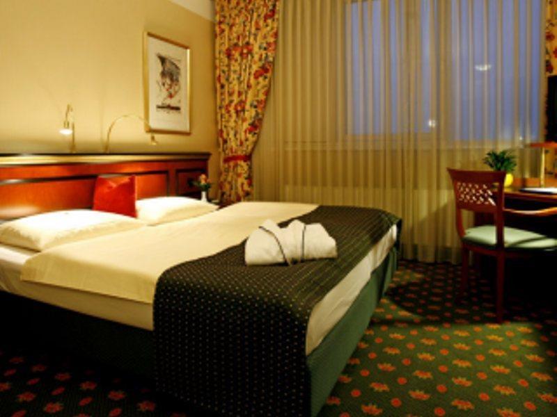ดอร์เมโร โฮเทล ฮันโนเฟอร์-ลังเงนฮาเกินแอร์พอร์ต Hotel Langenhagen  ภายนอก รูปภาพ