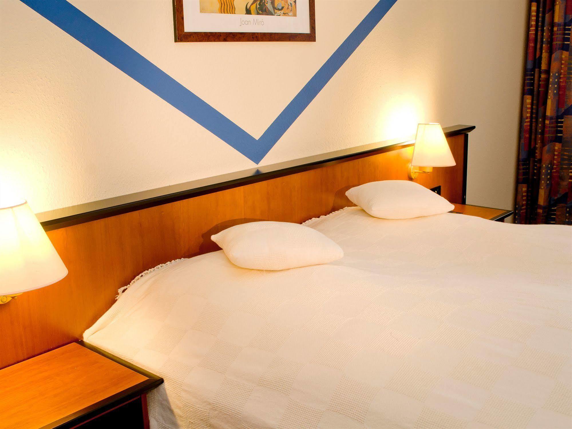 ดอร์เมโร โฮเทล ฮันโนเฟอร์-ลังเงนฮาเกินแอร์พอร์ต Hotel Langenhagen  ภายนอก รูปภาพ
