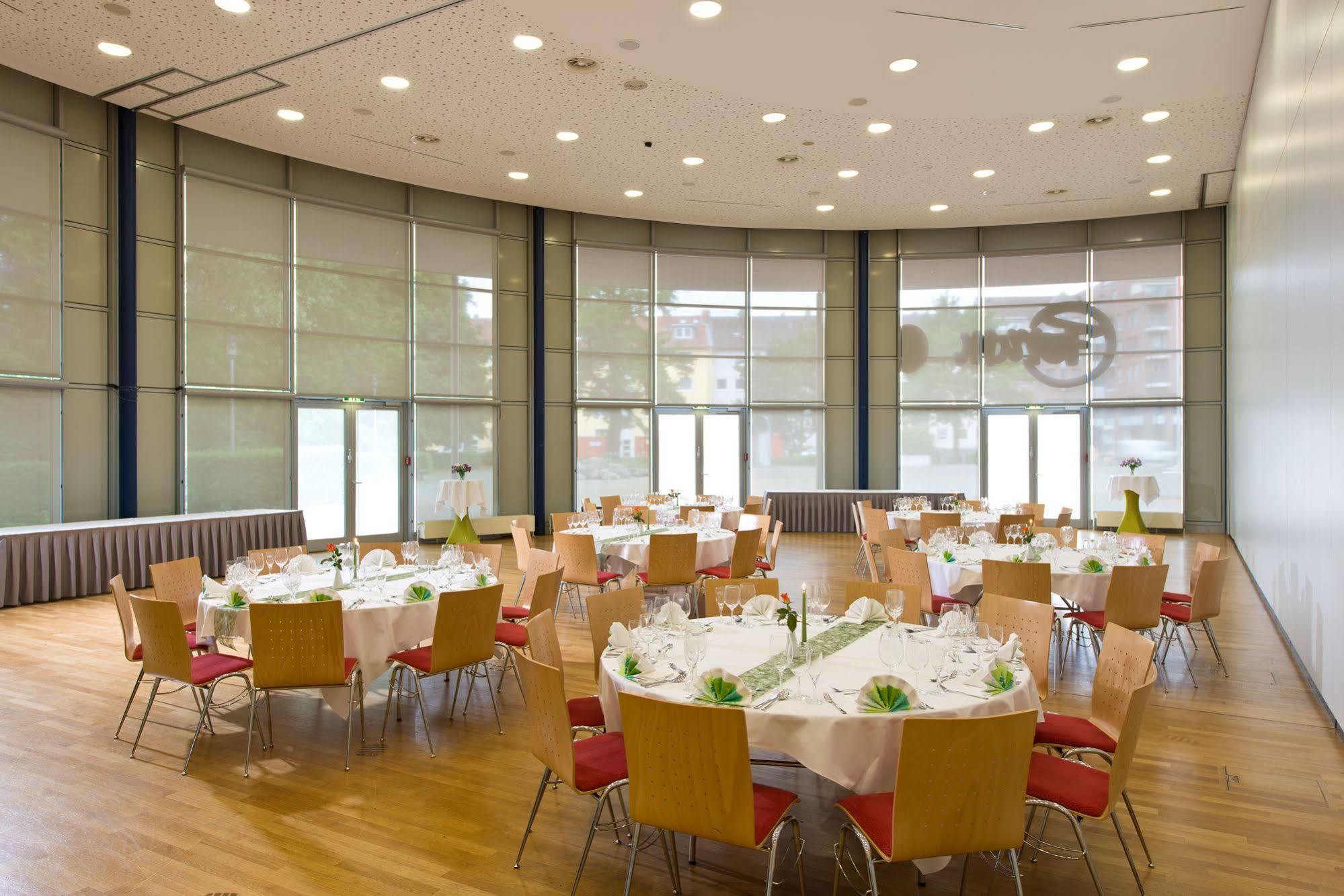 ดอร์เมโร โฮเทล ฮันโนเฟอร์-ลังเงนฮาเกินแอร์พอร์ต Hotel Langenhagen  ภายนอก รูปภาพ