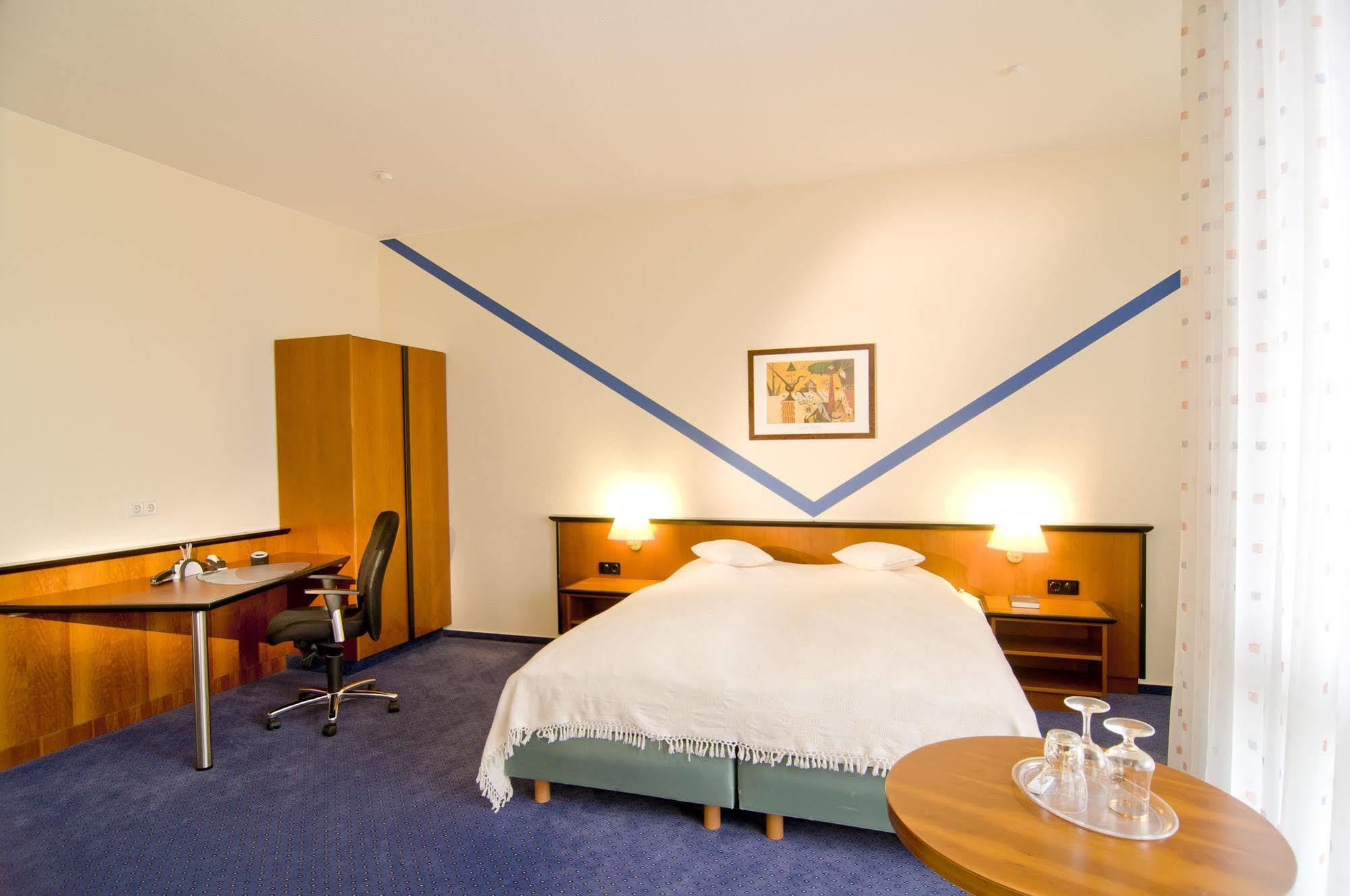 ดอร์เมโร โฮเทล ฮันโนเฟอร์-ลังเงนฮาเกินแอร์พอร์ต Hotel Langenhagen  ภายนอก รูปภาพ
